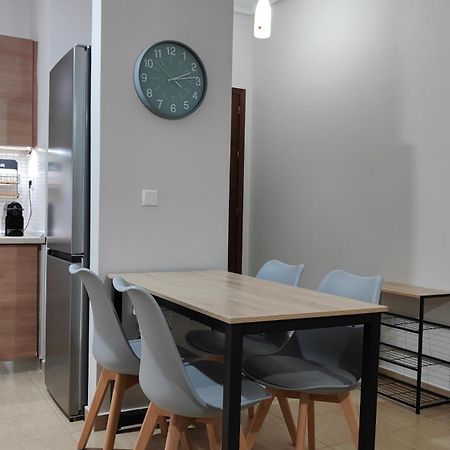 Rock & Roll 1 - Modern Apartment In Trikala エクステリア 写真
